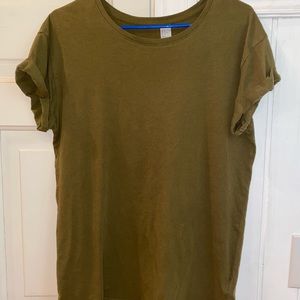 H&M Women’s olive boyfriend tee